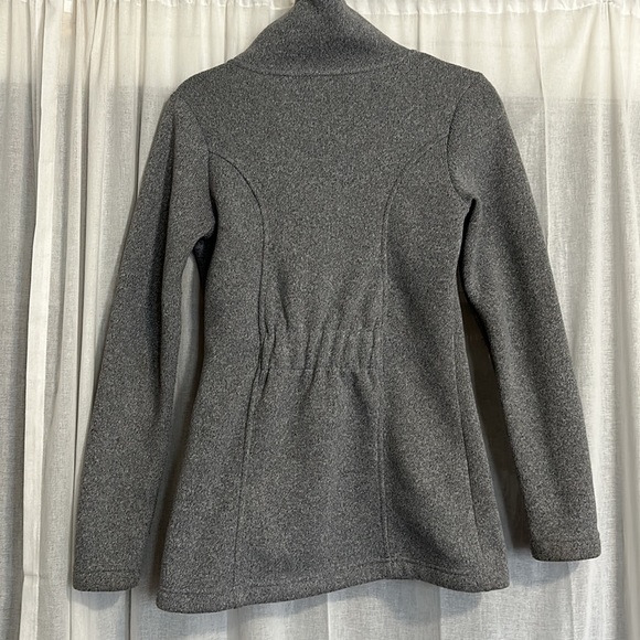 The North Face Zip Up High collar jacket with fleece lining. 2 zip pockets. - Picture 7 of 7